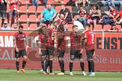 3. Liga - FC Ingolstadt 04 - KFC Uerdingen 05 - Spiel ist aus, erster Heimsieg der Saison 2:1, die Spieler gratulieren sich Dominik Franke (3 FCI) Robin Krauße (23, FCI) Patrick Sussek (37, FCI) Filip Bilbija (35, FCI) Justin Butler (31, FCI)