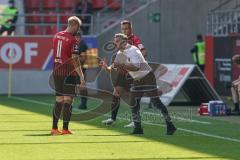 3. Liga - FC Ingolstadt 04 - KFC Uerdingen 05 - Maximilian Beister (11, FCI) bei Cheftrainer Tomas Oral (FCI)
