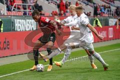 3. Liga - FC Ingolstadt 04 - SpVgg Unterhaching - Caniggia Ginola Elva (14, FCI) Bandowski Jannik (17 SpVgg) Dombrowka Max (8 SpVgg) Zweikampf