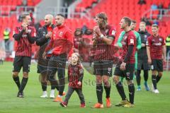 3. Fußball-Liga - Saison 2020/2021 - FC Ingolstadt 04 - SpVgg Unterhaching - Die Spieler bedanken sich bei den Fans - Foto: Meyer Jürgen