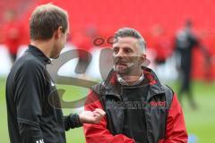 3. Fußball-Liga - Saison 2020/2021 - FC Ingolstadt 04 - SC Verl - Chef-Trainer Tomas Oral (FCI) vor dem Spiel mit dem Schiedsrichter - Foto: Meyer Jürgen