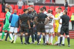 3. Fußball-Liga - Saison 2020/2021 - FC Ingolstadt 04 - SpVgg Unterhaching - Sportdirektor Michael Henke (FCI) reklamiert beim Schiedsrichter -  Foto: Meyer Jürgen