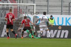 3. Fußball-Liga - Saison 2020/2021 - FC Ingolstadt 04 - SpVgg Unterhaching - Torwart Fabijan Buntic (#24,FCI)  - Björn Paulsen (#4,FCI)  - Dominik Stroh-Engel #7 Unterhaching) - Foto: Meyer Jürgen