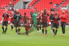 3. Fußball-Liga - Saison 2020/2021 - FC Ingolstadt 04 - SpVgg Unterhaching - Die Spieler bedanken sich bei den Fans - Foto: Meyer Jürgen