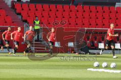 3. Fußball-Liga - Saison 2020/2021 - FC Ingolstadt 04 -  KFC Uerdingen - Die Spieler betreten das Spielfeld zum warm machen - Foto: Meyer Jürgen