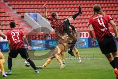 3. Liga - FC Ingolstadt 04 - Dynamo Dresden - Zweikampf Philipp Hosiner (14 Dresden) Tobias Schröck (21, FCI)