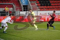 3. Liga - FC Ingolstadt 04 - SV Wiesbaden - Thomas Keller (27, FCI) Torwart Boss Tim (1 SVW) hält den Ball, Medic Jakov (13 SVW)