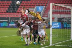 3. Liga - FC Ingolstadt 04 - VfB Lübeck - Ecke Ball Mende Sven (8 Lübeck) Stefan Kutschke (30, FCI) Torwart Raeder Lukas (32 Lübeck) Boland Mirko (31 Lübeck) Thomas Keller (27, FCI)