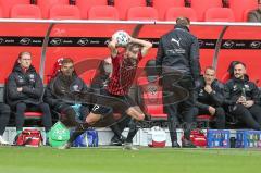 3. Fußball-Liga - Saison 2020/2021 - FC Ingolstadt 04 - SpVgg Unterhaching - Michael Heinloth (#17,FCI)  beim Einwurf - Foto: Meyer Jürgen