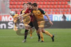 3. Liga - FC Ingolstadt 04 - Dynamo Dresden - Zweikampf Rico Preisinger (6, FCI) Julius Kade (20 Dresden)