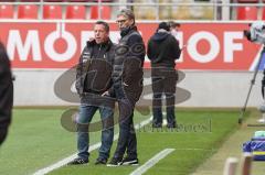 3. Liga - FC Ingolstadt 04 - Dynamo Dresden - Chfetrainer Markus Kauczinski (Dresden) und Direktor Sport Michael Henke (FCI) im Gespräch