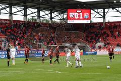 3. Liga - FC Ingolstadt 04 - SpVgg Unterhaching - Spiel ist aus, Sieg Unterhaching 0:1, Jubel, Schwabl Markus (23 SpVgg) Stroh-Engel Dominik (7 SpVgg), Ingolstädter gehen enttäuscht vom Platz, Björn Paulsen (4, FCI) Ilmari Niskanen (22, FCI) Marc Stendera