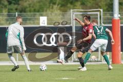 3. Liga - Testspiel - FC Ingolstadt 04 - 1. SC Schweinfurt - Dennis Eckert Ayensa (7, FCI) Zweikampf, kommt zu spät Torwart Schweinfurt Zwick schneller