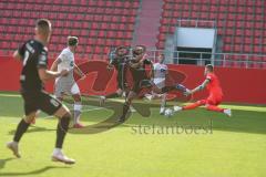 3. Fußball-Liga - Saison 2020/2021 - Testspiel -FC Ingolstadt 04 - 1. FC Heidenheim - Peter Kurzweg (#16,FCI)  verpasst die Flanke von Maximilian Wolfram (#8,FCI) - Vitus Eicher Torwart (#22 Heidenheim) - Foto: Meyer Jürgen