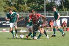 3. Liga - Testspiel - FC Ingolstadt 04 - 1. SC Schweinfurt - Dennis Eckert Ayensa (7, FCI) kämpft sich durch die Abwehr