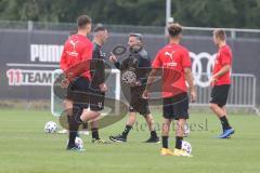 3. Fußball-Liga - Saison 2020/2021 - FC Ingolstadt 04 - Trainingsauftakt - Chef-Trainer Tomas Oral (FCI) gibt Anweisungen - Foto: Meyer Jürgen