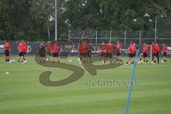 3. Fußball-Liga - Saison 2020/2021 - FC Ingolstadt 04 - Trainingsauftakt - Chef-Trainer Tomas Oral (FCI) und die Mannschaft bildet einen Kreis - Foto: Meyer Jürgen