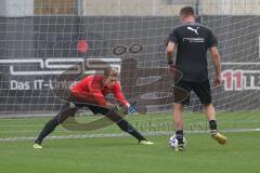 3. Fußball-Liga - Saison 2020/2021 - FC Ingolstadt 04 - Trainingsauftakt - Torwart Robert Jendrusch (#1,FCI) - Torwart Trainer Alexander Kunze (FCI)  - Foto: Meyer Jürgen