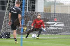 3. Fußball-Liga - Saison 2020/2021 - FC Ingolstadt 04 - Trainingsauftakt - Torwart Robert Jendrusch (#1,FCI) mit Torwart Trainer Alexander Kunze (FCI)  -  -  Foto: Meyer Jürgen