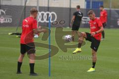 3. Fußball-Liga - Saison 2020/2021 - FC Ingolstadt 04 - Trainingsauftakt - Thomas Röcher rechts FCI - Fabio Meikis FCI links - Foto: Meyer Jürgen