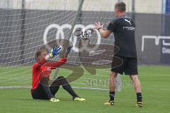 3. Fußball-Liga - Saison 2020/2021 - FC Ingolstadt 04 - Trainingsauftakt - Torwart Robert Jendrusch (#1,FCI) - Torwart Trainer Alexander Kunze (FCI)  - Foto: Meyer Jürgen