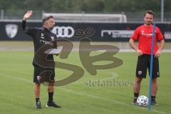 3. Fußball-Liga - Saison 2020/2021 - FC Ingolstadt 04 - Trainingsauftakt - Chef-Trainer Tomas Oral (FCI) gibt Anweisungen - Peter Kurzweg (#16,FCI)  - Foto: Meyer Jürgen