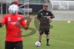 3. Fußball-Liga - Saison 2020/2021 - FC Ingolstadt 04 - Trainingsauftakt - Chef-Trainer Tomas Oral (FCI) sieht auf die Uhr - Foto: Meyer Jürgen