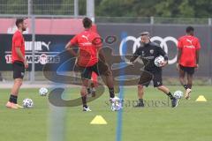 3. Fußball-Liga - Saison 2020/2021 - FC Ingolstadt 04 - Trainingsauftakt - Chef-Trainer Tomas Oral (FCI) gibt Anweisungen - Foto: Meyer Jürgen