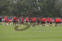 3. Fußball-Liga - Saison 2020/2021 - FC Ingolstadt 04 - Trainingsauftakt - Chef-Trainer Tomas Oral (FCI) mit der Mannschaft bildet einen Kreis - Foto: Meyer Jürgen