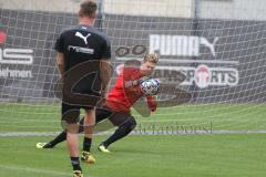 3. Fußball-Liga - Saison 2020/2021 - FC Ingolstadt 04 - Trainingsauftakt - Torwart Robert Jendrusch (#1,FCI) - Torwart Trainer Alexander Kunze (FCI)  - Foto: Meyer Jürgen