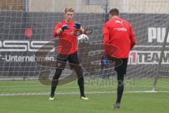 3. Fußball-Liga - Saison 2020/2021 - FC Ingolstadt 04 - Trainingsauftakt - Torwart Robert Jendrusch (#1,FCI) - Torwart Fabijan Buntic (#24,FCI)  - Foto: Meyer Jürgen