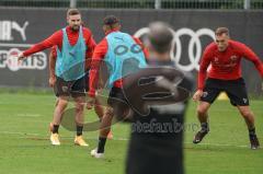 3. Liga - FC Ingolstadt 04 - Training - Unter den Augen von Cheftrainer Tomas Oral (FCI), Marc Stendera (10, FCI) Justin Butler (31, FCI) Tobias Schröck (21, FCI)