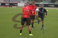 3. Fußball-Liga - Saison 2020/2021 - FC Ingolstadt 04 - Trainingsauftakt - Thorsten Röcher FCI links mit Fabio Meikis FCI - Chef-Trainer Tomas Oral (FCI) zeigt die Übung Fabio Meikis FCI - Foto: Meyer Jürgen