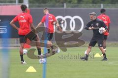 3. Fußball-Liga - Saison 2020/2021 - FC Ingolstadt 04 - Trainingsauftakt - Chef-Trainer Tomas Oral (FCI) gibt Anweisungen - Foto: Meyer Jürgen