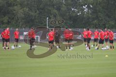 3. Fußball-Liga - Saison 2020/2021 - FC Ingolstadt 04 - Trainingsauftakt - Chef-Trainer Tomas Oral (FCI) mit der Mannschaft bildet einen Kreis - Foto: Meyer Jürgen