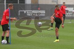 3. Fußball-Liga - Saison 2020/2021 - FC Ingolstadt 04 - Trainingsauftakt - Thorsten Röcher FCI rechts mit Fabio Meikis FCI links - Foto: Meyer Jürgen