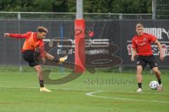 3. Liga - FC Ingolstadt 04 - Training - Hawkins Jaren (20 FCI) Schuß, Patrick Sussek (37, FCI)