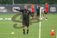 3. Liga - FC Ingolstadt 04 - Training - Erklärt Cheftrainer Tomas Oral (FCI)