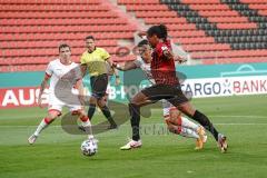 DFB Pokal - FC Ingolstadt 04 - Fortuna Düsseldorf - Caniggia Ginola Elva (14, FCI) kämpft sich durch die Abwehr, Torchance, Sobottka Marcel (31 Fortuna) Morales Alfredo (6 Fortuna)