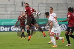 DFB Pokal - FC Ingolstadt 04 - Fortuna Düsseldorf - verlängert den Ball Björn Paulsen (4, FCI) zu Caniggia Ginola Elva (14, FCI) Zimmermann Matthias (25 Fortuna) stört, hinten Morales Alfredo (6 Fortuna)