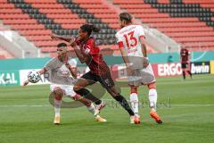 DFB Pokal - FC Ingolstadt 04 - Fortuna Düsseldorf - Caniggia Ginola Elva (14, FCI) kämpft sich durch die Abwehr, Torchance, Bodzek Adam (13 Fortuna) Morales Alfredo (6 Fortuna)