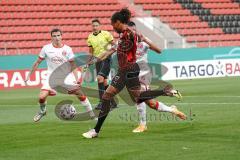 DFB Pokal - FC Ingolstadt 04 - Fortuna Düsseldorf - Caniggia Ginola Elva (14, FCI) kämpft sich durch die Abwehr, Torchance, Sobottka Marcel (31 Fortuna) Morales Alfredo (6 Fortuna)