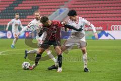 3. Liga - FC Ingolstadt 04 - VfB Lübeck - Zweikampf Dennis Eckert Ayensa (7, FCI) Mende Sven (8 Lübeck)