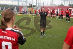 Trainingsauftakt - FCI Frauen - Trainer Florian Ächter gibt Anweisungen - Foto: Jürgen Meyer