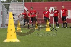 Trainingsauftakt - FCI Frauen - Die Frauenmannschaft vor dem Sprinttest - Foto: Jürgen Meyer