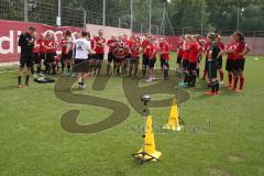 Trainingsauftakt - FCI Frauen - Die Frauenmannschaft vor dem Sprinttest - Foto: Jürgen Meyer