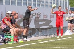 2. Bundesliga Frauen - FC Ingolstadt 04 - DSC Arminia Bielefeld - Trainer Ziegler Alexander gibt Anweisungen - Foto: Jürgen Meyer