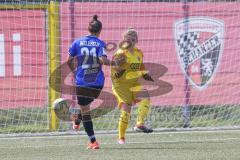 2. Bundesliga Frauen - FC Ingolstadt 04 - DSC Arminia Bielefeld - Maier Franziska Torwart FCI - Grünheid Sarah Bielefeld blau - Foto: Jürgen Meyer