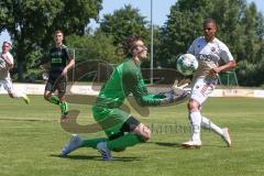 FS/H/B-FS/B-OB/1 - Freundschaftsspiel - Saison 2019/2020 - SV Manching - FC Ingolstadt 04 II - Dominik N'gatie weiss FCI kommt einen Schritt zu spät - Thomas Obermeier Torwart Manching - Foto: Meyer Jürgen