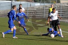 FC Ingolstadt 04 II gegen FV Illertissen - Quaner Collin lässt Gegenspieler aussteigen - Foto: Jürgen Meyer